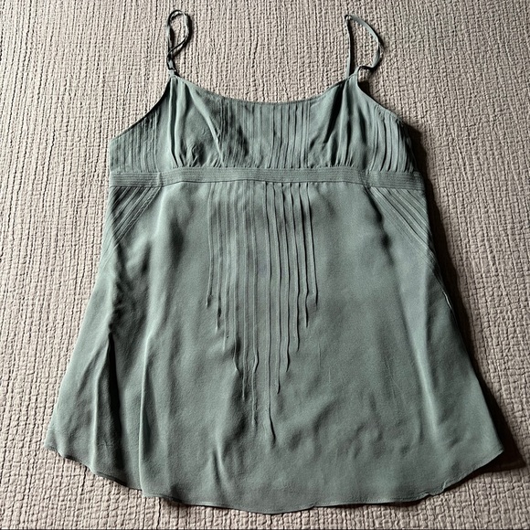 Abercrombie & Fitch Tops - Abercrombie 💯% Silk Cami